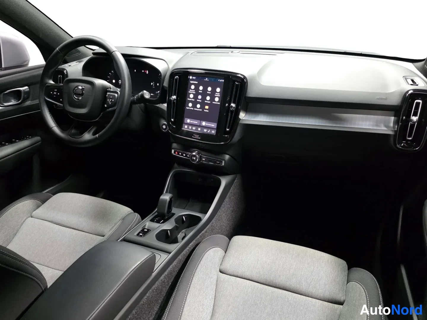 Grey Volvo XC40 2025, photo 8