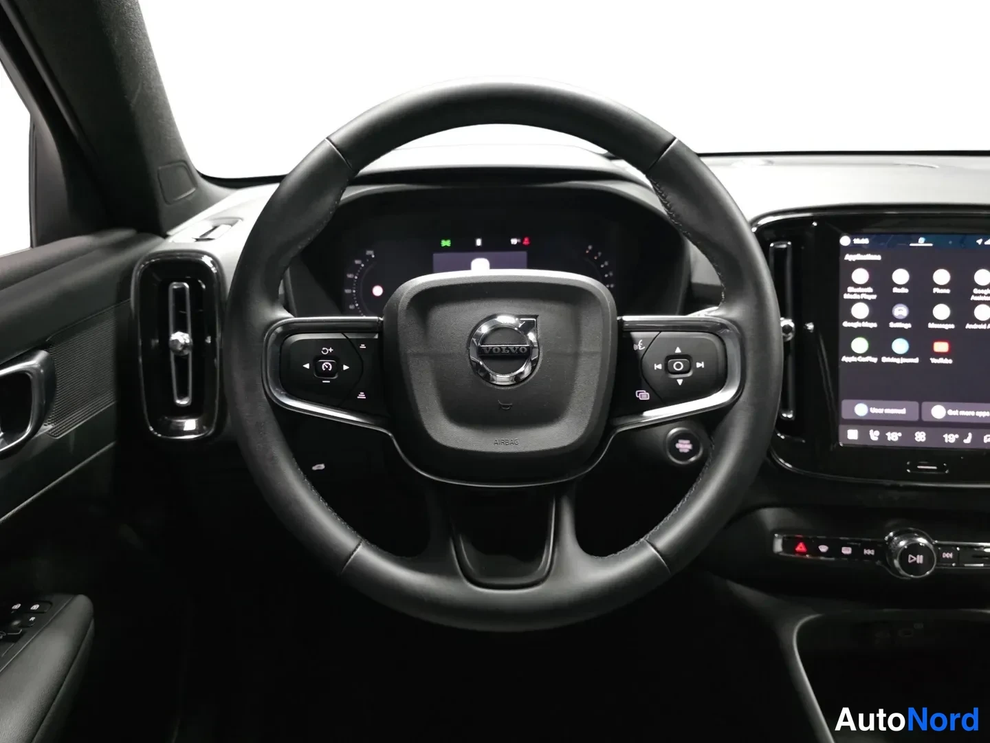 Grey Volvo XC40 2025, photo 12