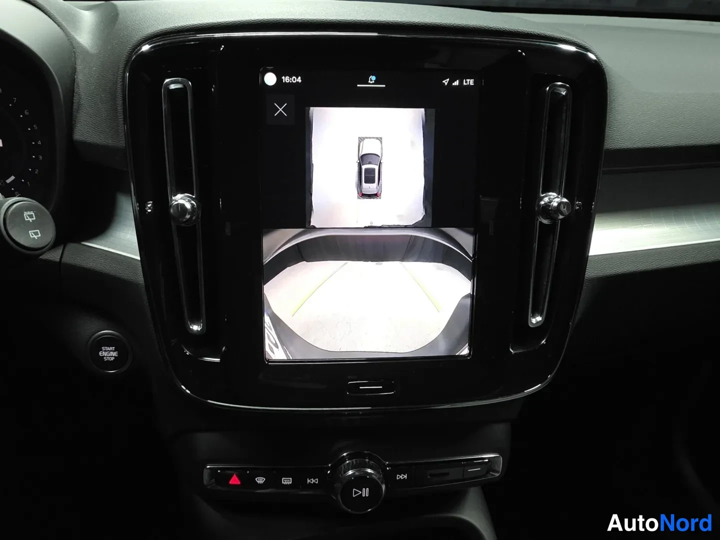 Grey Volvo XC40 2025, photo 15
