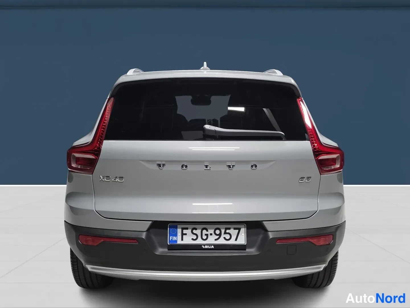 Grey Volvo XC40 2025, rear, photo 6