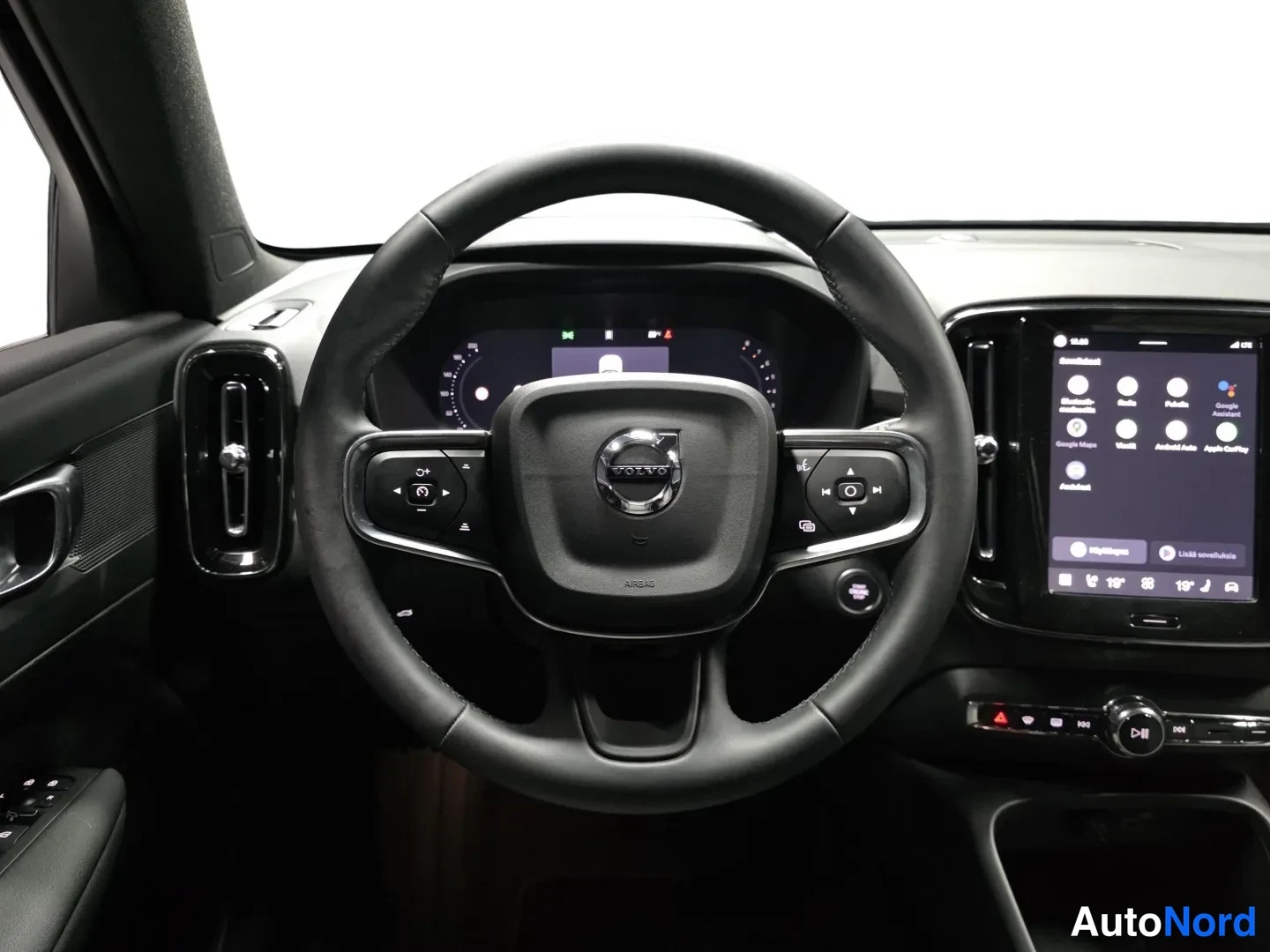 Grey Volvo XC40 2025, photo 12