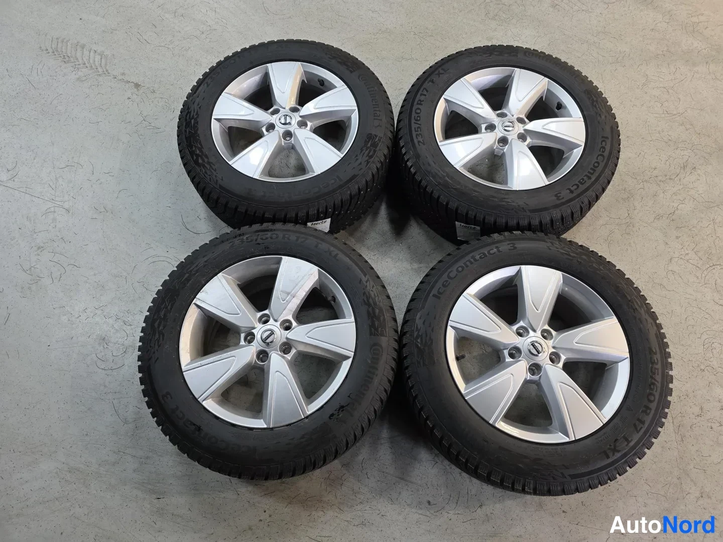 Grey Volvo XC40 2025, photo 13