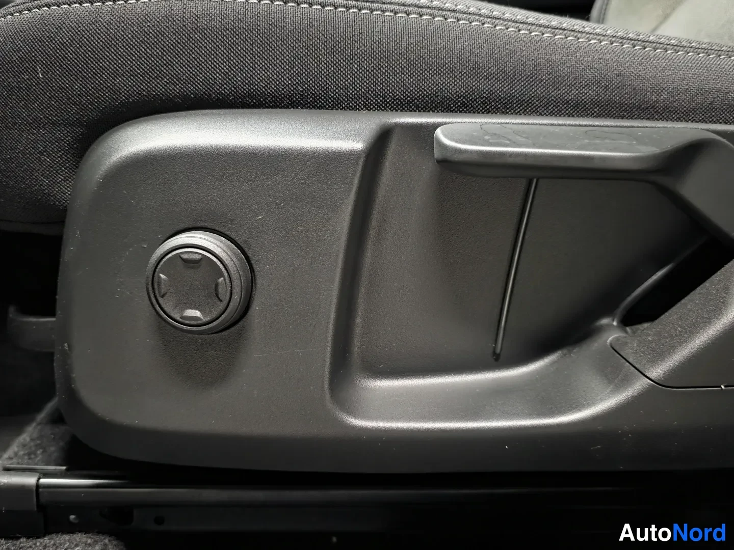 Grey Volvo XC40 2025, photo 16