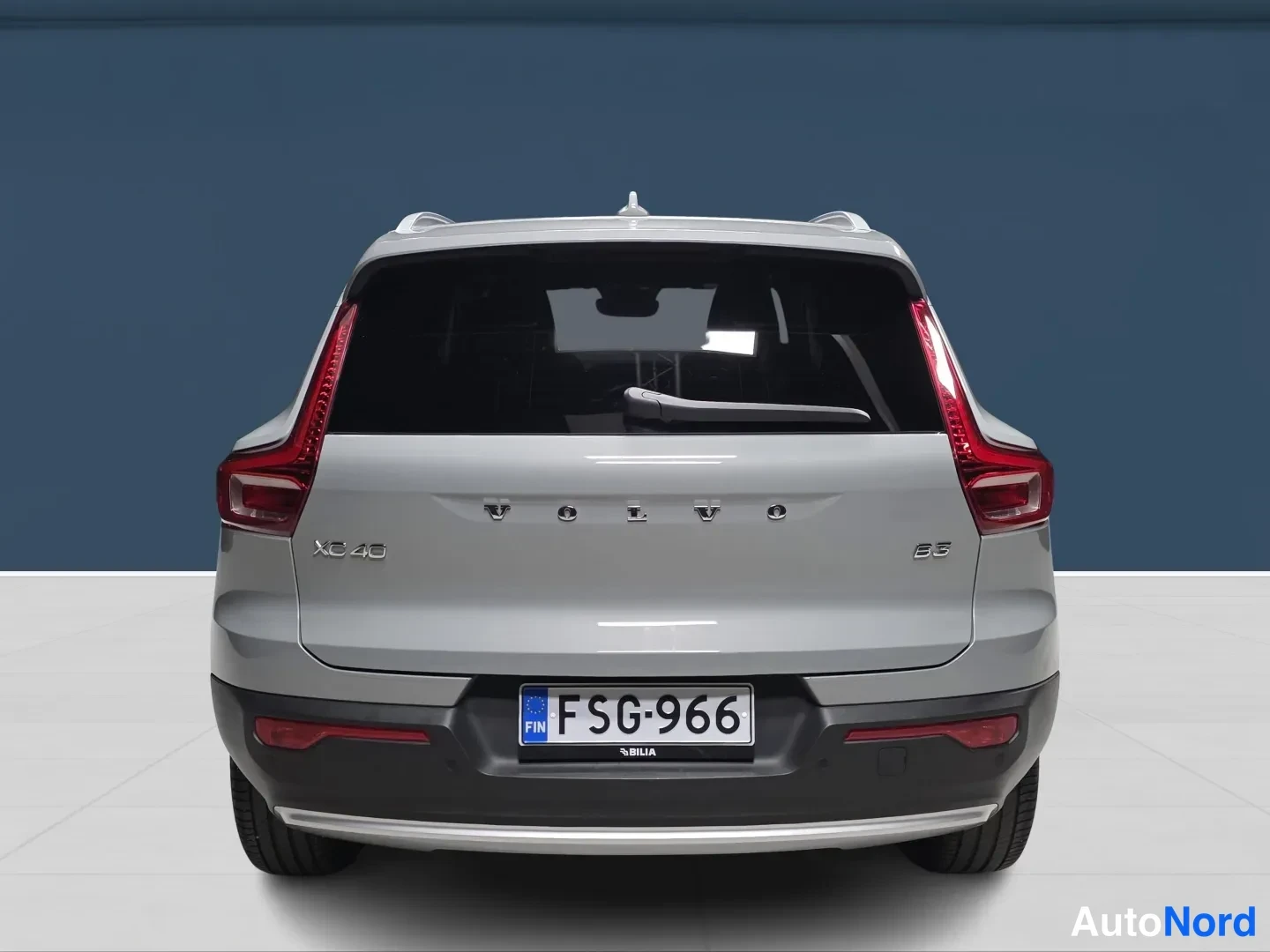 Grey Volvo XC40 2025, rear, photo 6