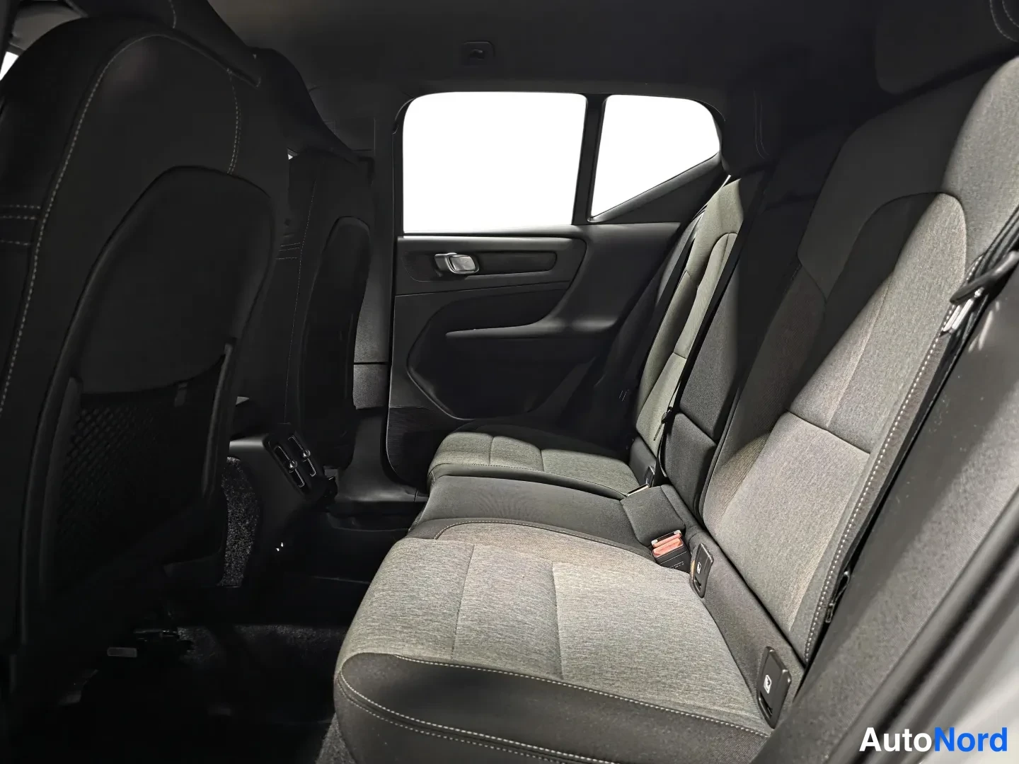Grey Volvo XC40 2025, photo 11