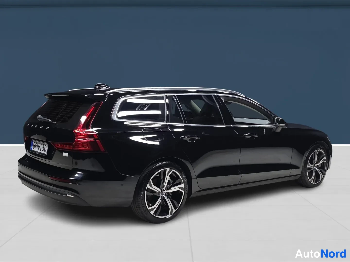 Black Volvo V60 2023, rear three-quarter, photo 4