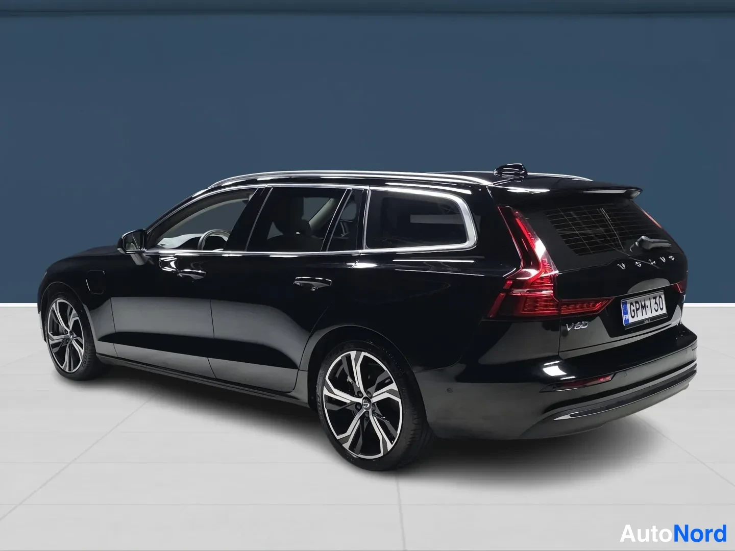 Black Volvo V60 2023, rear three-quarter, photo 5