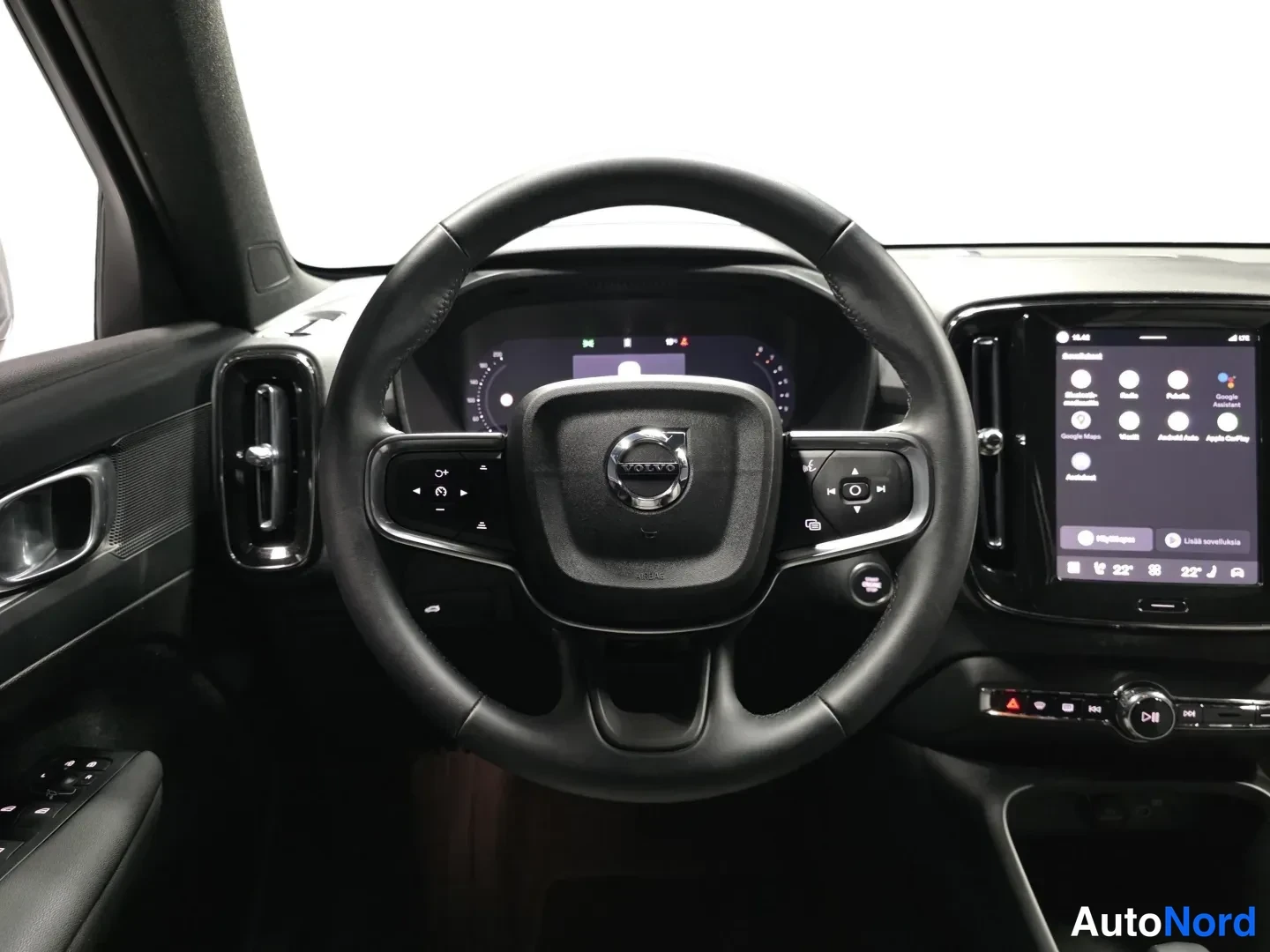 Harmaa Volvo XC40 2025, kuva 12