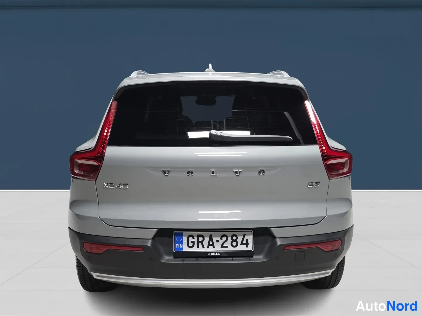 Harmaa Volvo XC40 2025, takaa, kuva 6