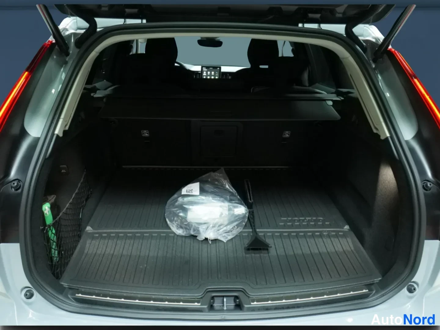 Grey Volvo XC60 2026, rear, photo 5