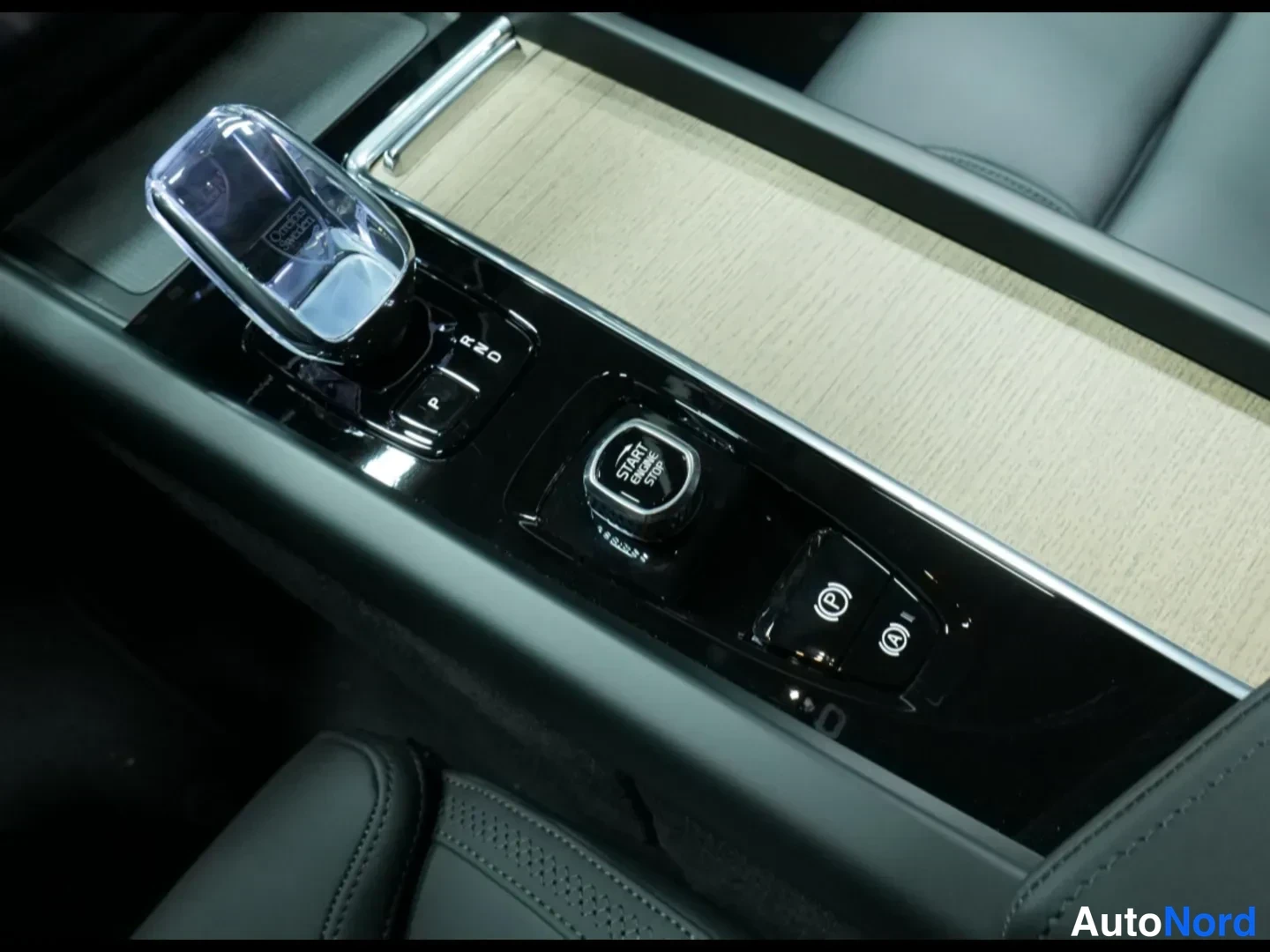 Grey Volvo XC60 2026, photo 7