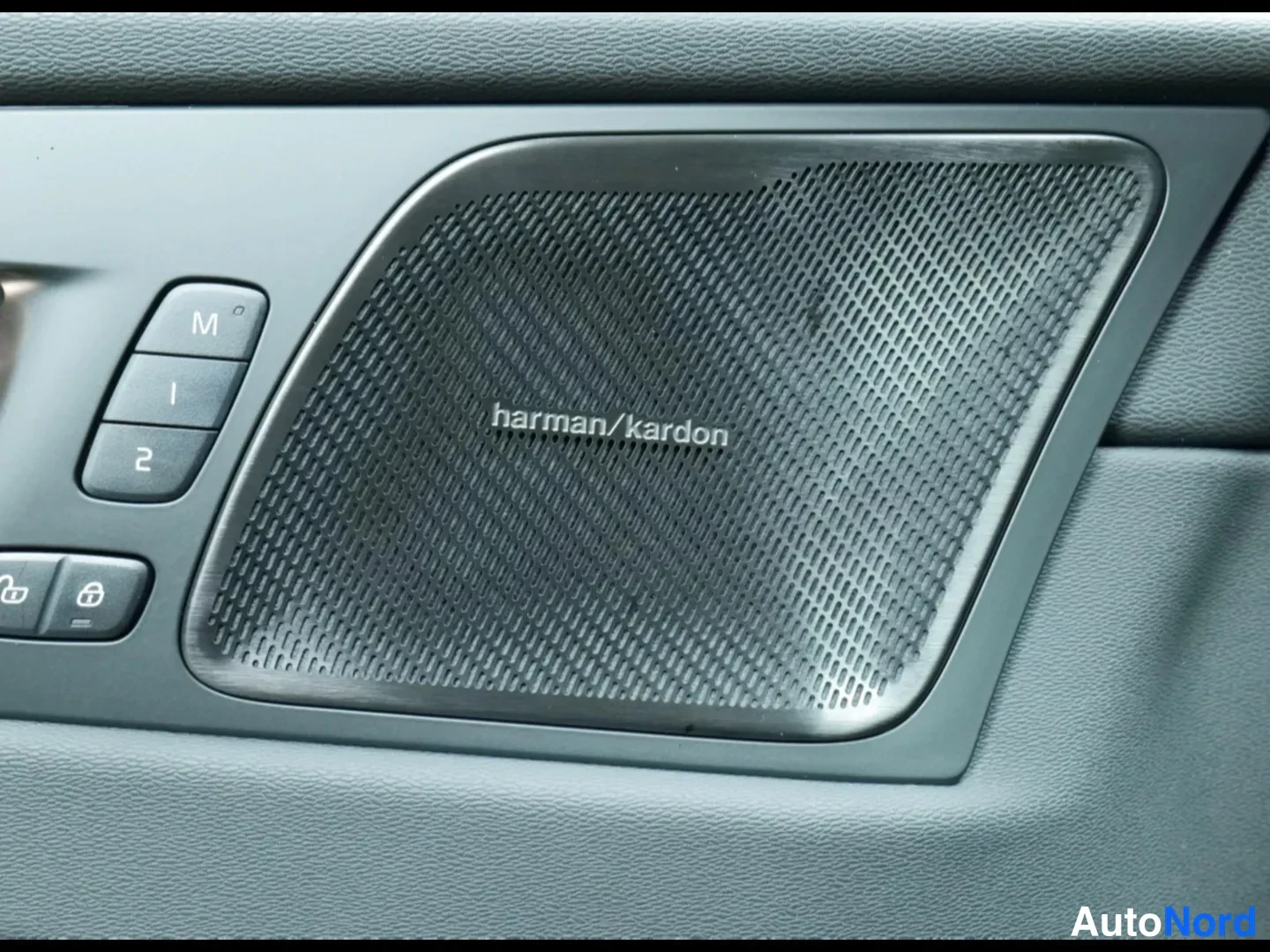 Grey Volvo XC60 2026, photo 8