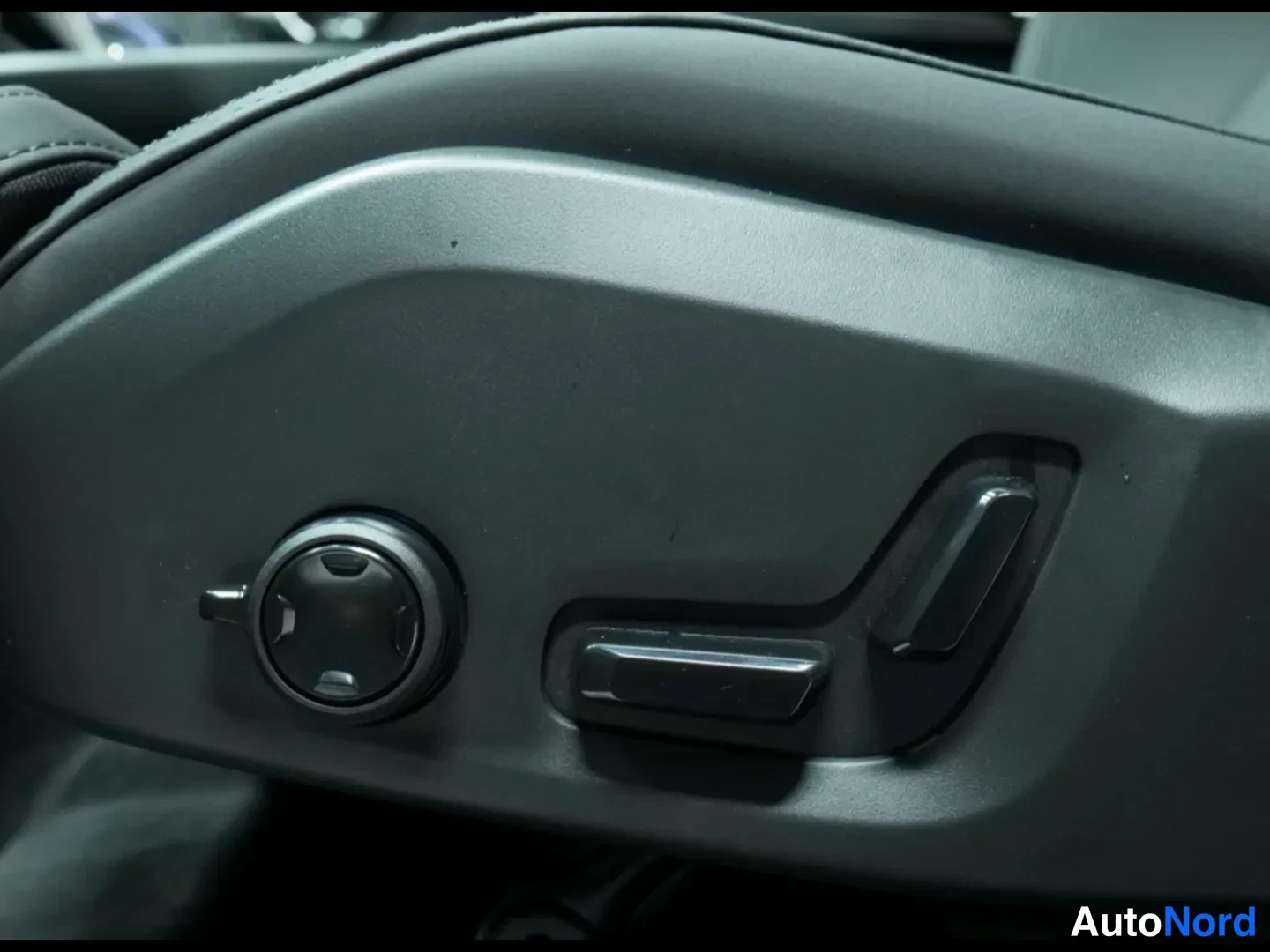 Grey Volvo XC60 2026, photo 9