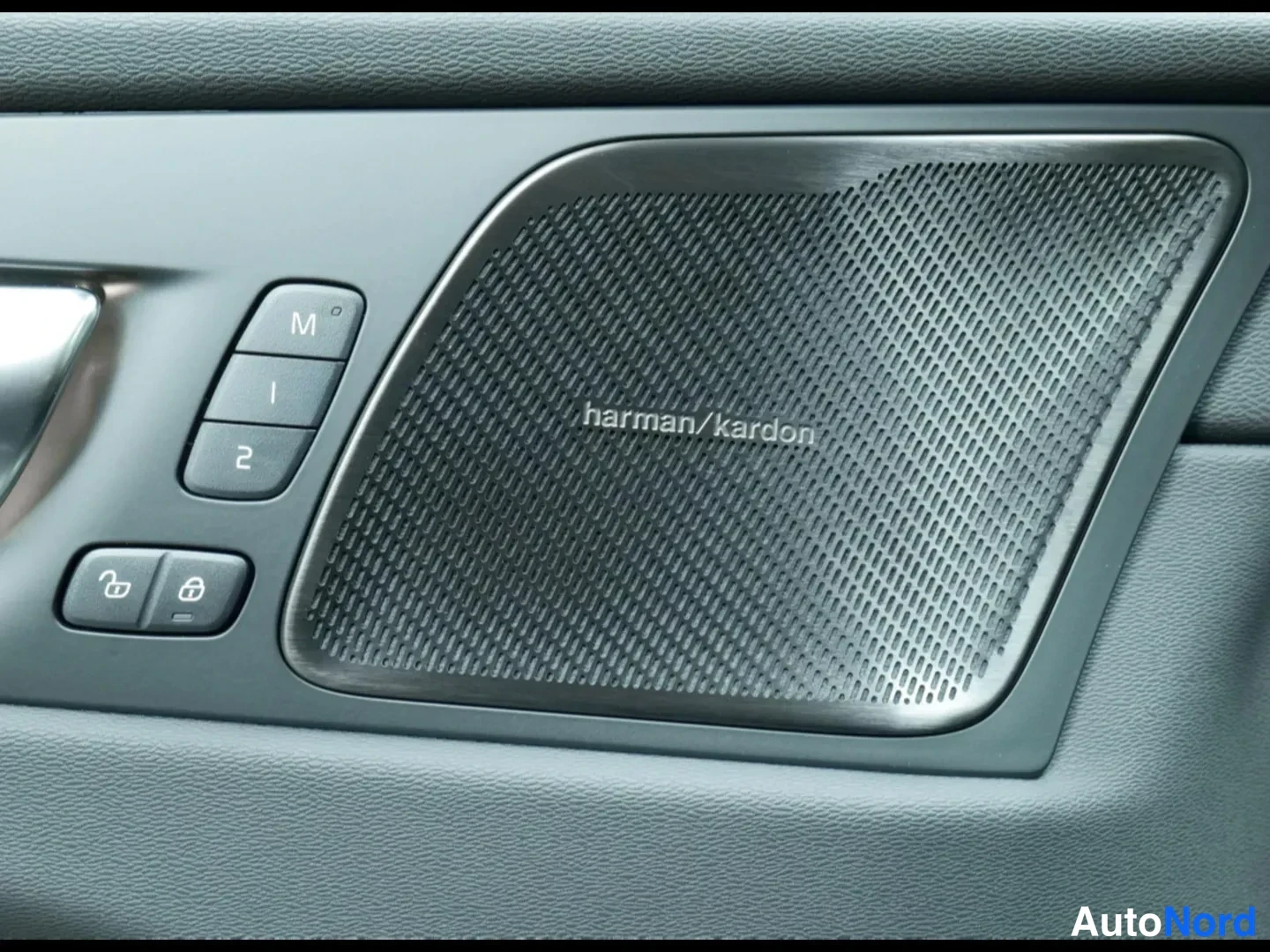 Valkoinen Volvo XC60 2026, kuva 15