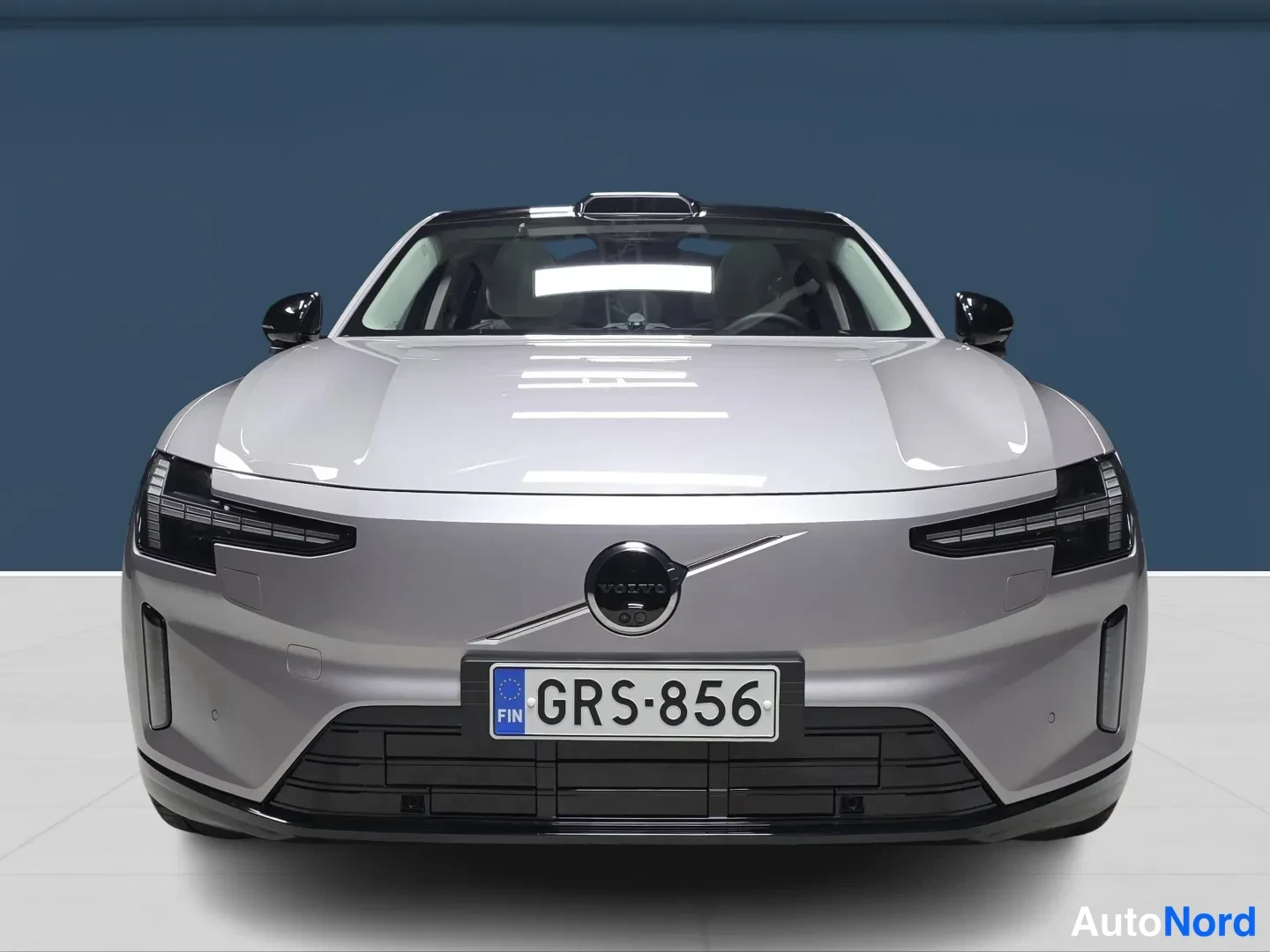 Harmaa Volvo ES90 2026, edestä, kuva 3