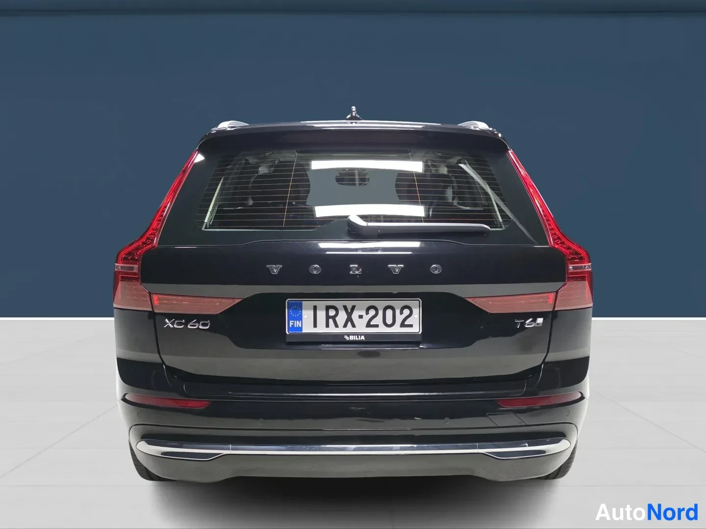 Musta Volvo XC60 2025, takaa, kuva 5