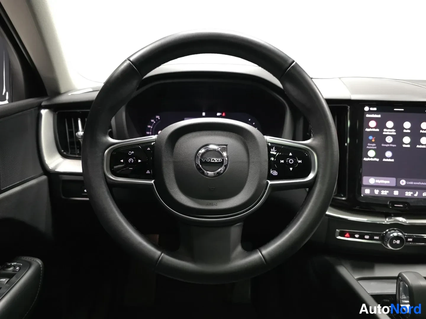 Musta Volvo XC60 2025, kuva 10