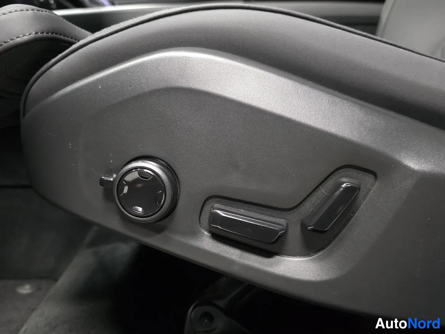 Grey Volvo XC60 2026, photo 17