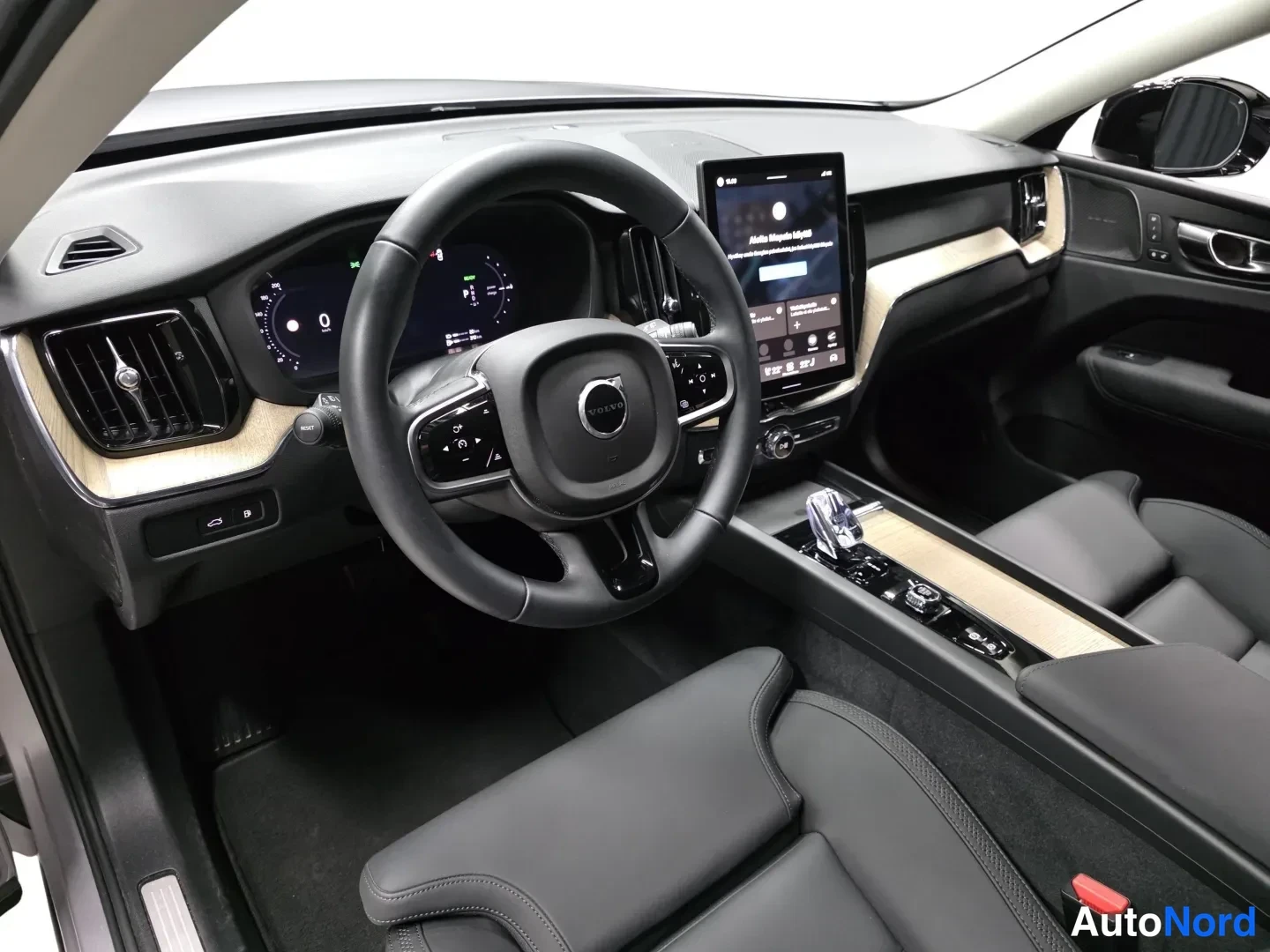 Grey Volvo XC60 2026, photo 9