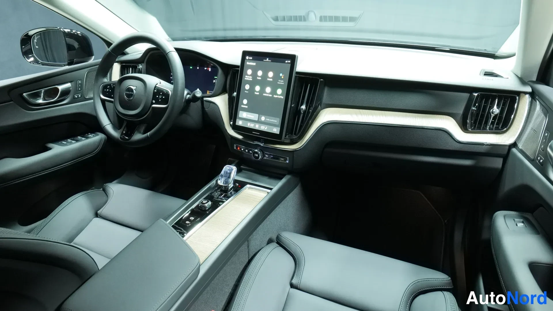 Musta Volvo XC60 2026, kuva 9