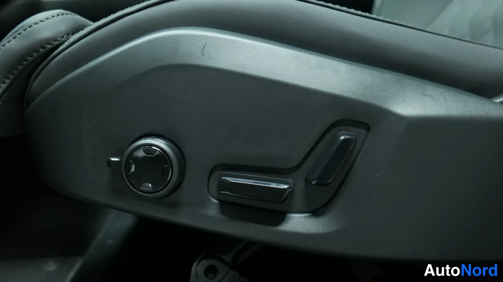 Musta Volvo XC60 2026, kuva 15