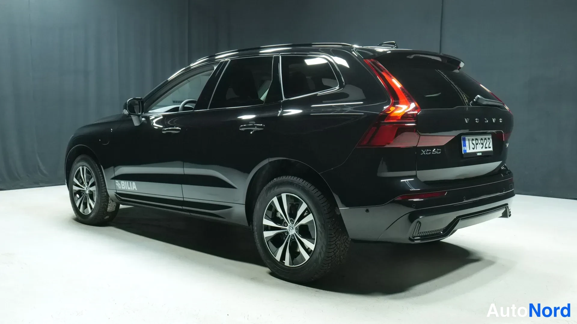 Musta Volvo XC60 2026, takaviisto, kuva 6