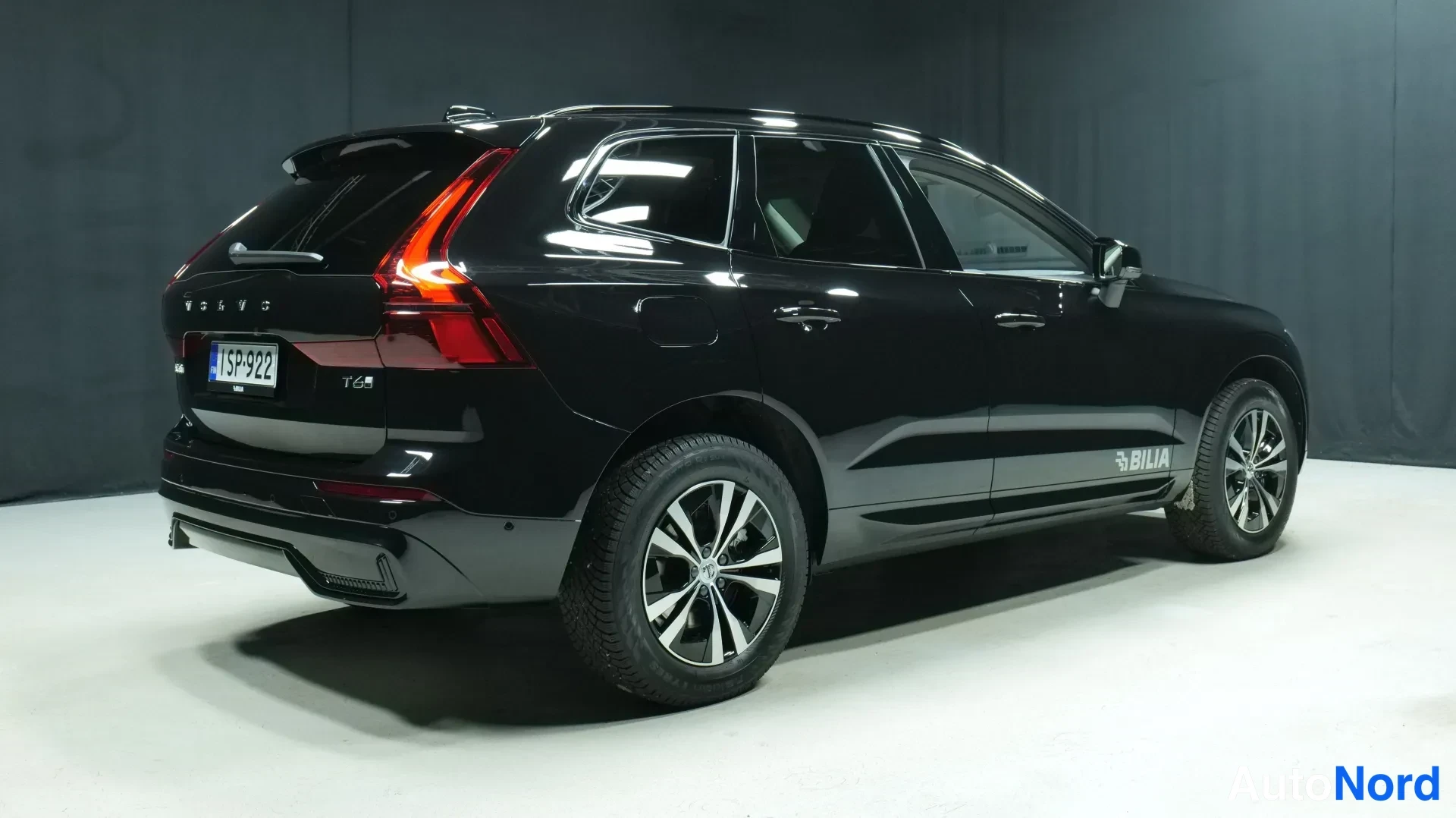 Musta Volvo XC60 2026, takaviisto, kuva 7