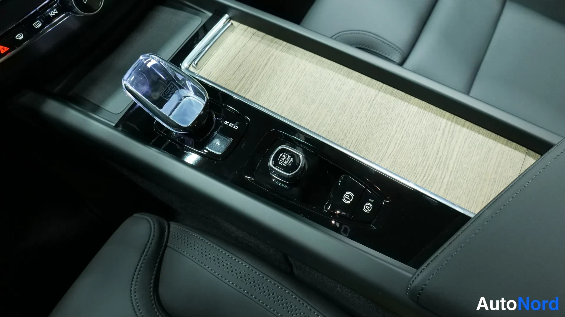 Musta Volvo XC60 2026, kuva 13