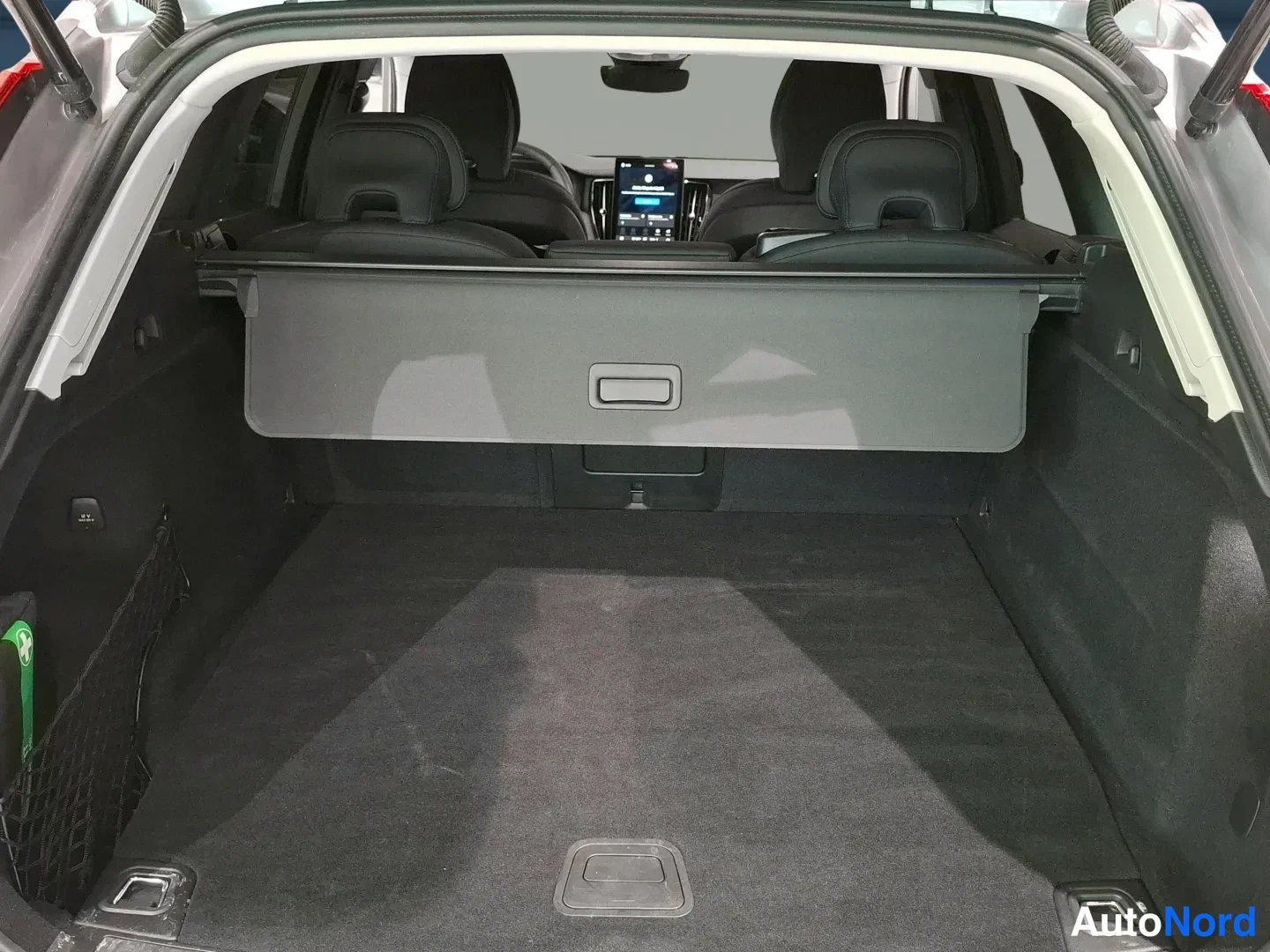 Hopea Volvo XC60 2026, kuva 7