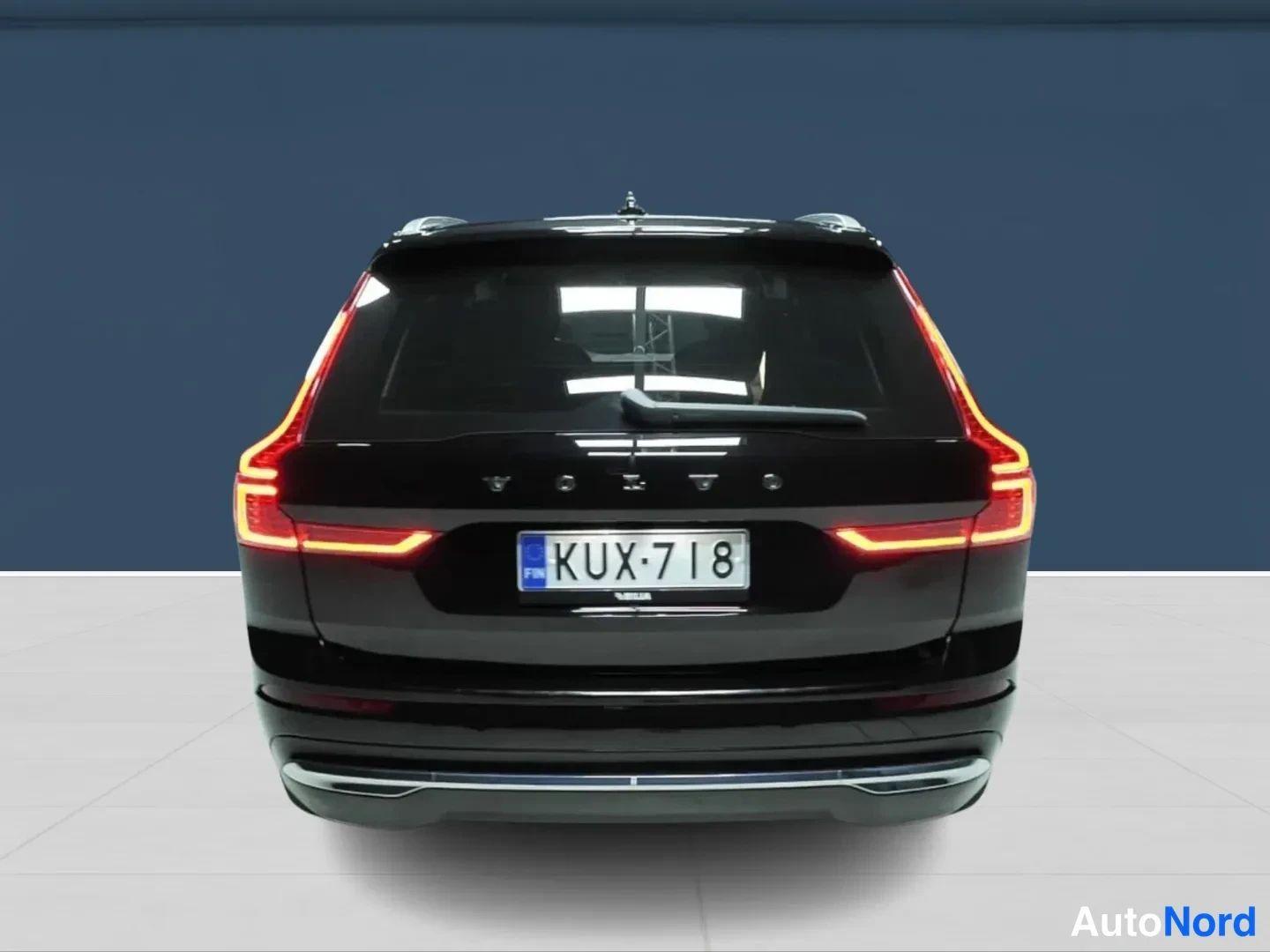 Musta Volvo XC60 2023, takaa, kuva 6