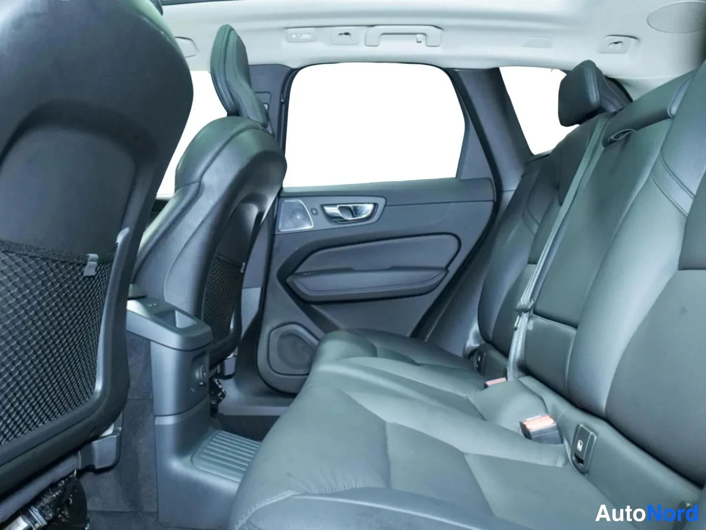 Musta Volvo XC60 2023, kuva 9
