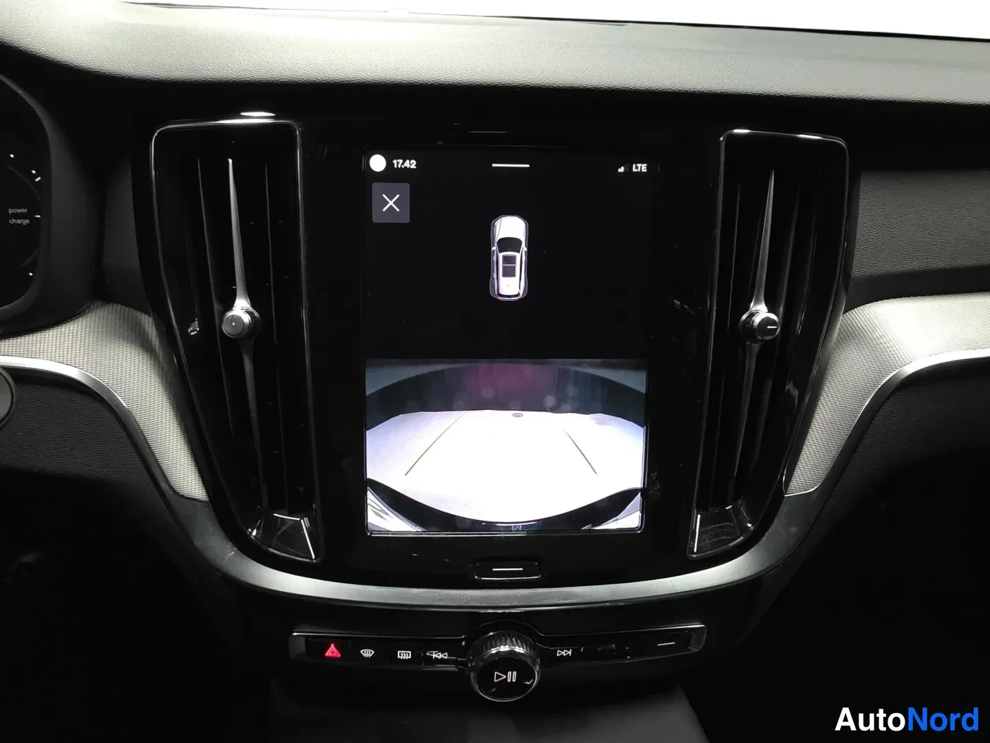 Black Volvo V60 2023, photo 13