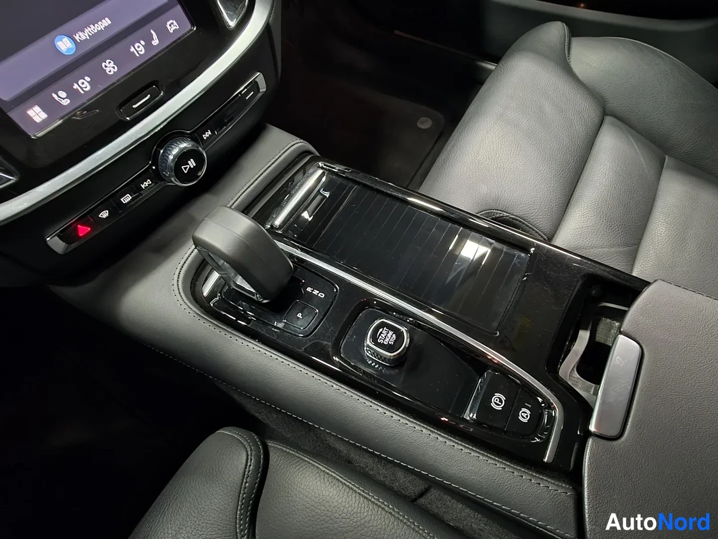 Black Volvo V60 2023, photo 14