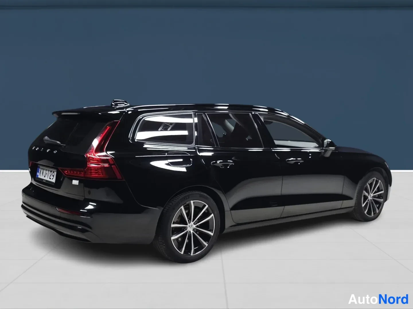 Black Volvo V60 2023, rear three-quarter, photo 4