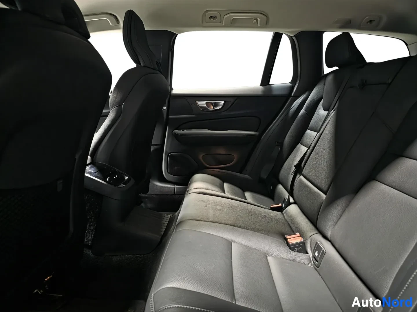 Black Volvo V60 2023, photo 16