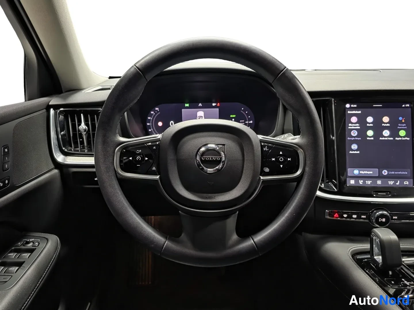 Black Volvo V60 2023, photo 10
