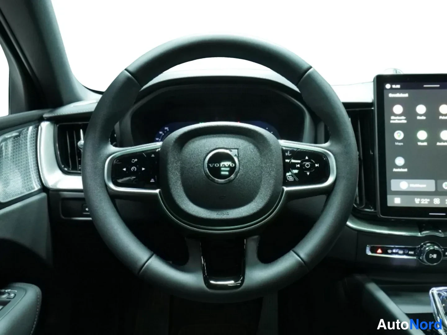 Valkoinen Volvo XC60 2026, kuva 16