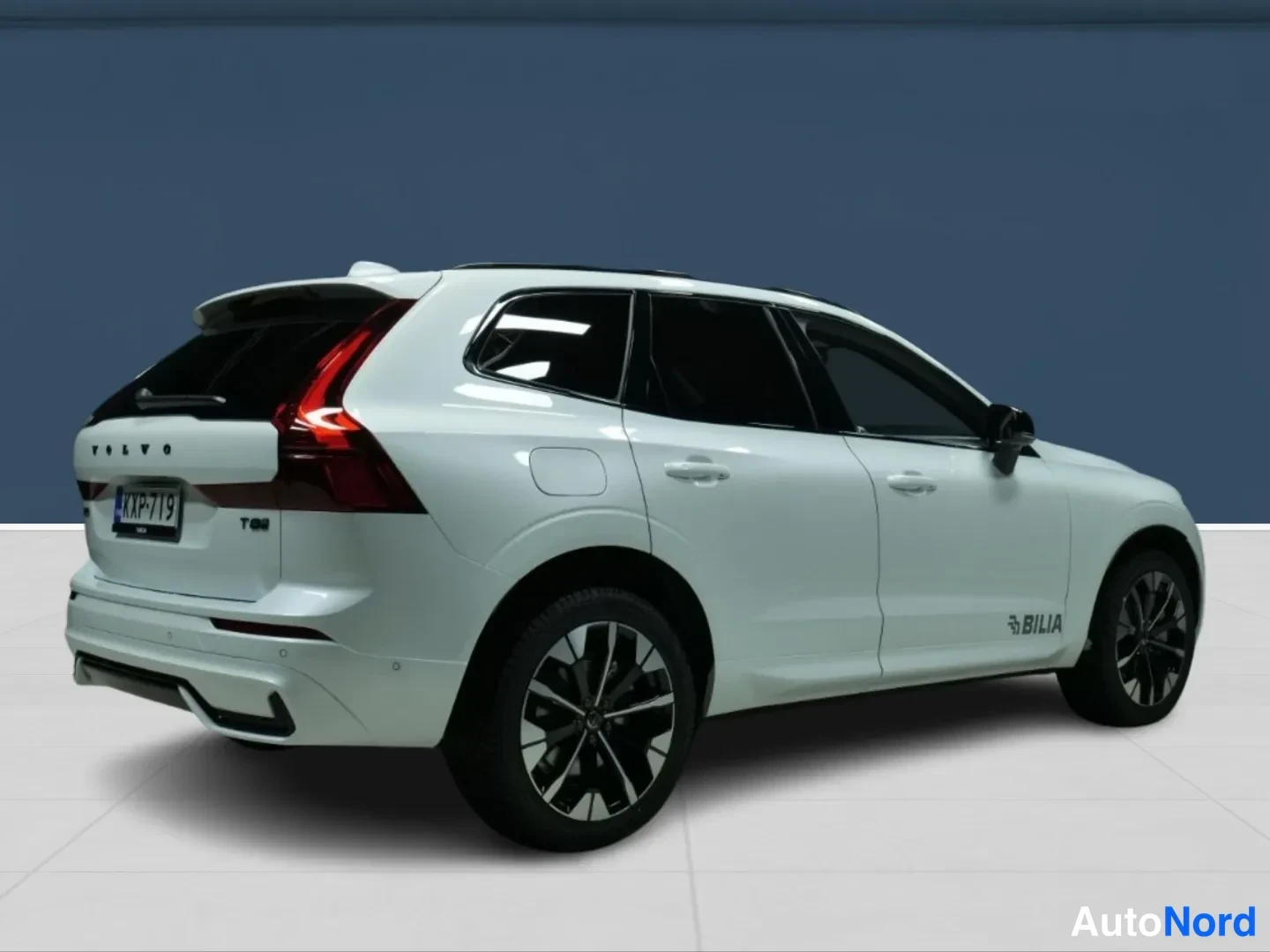 Valkoinen Volvo XC60 2026, takaviisto, kuva 4