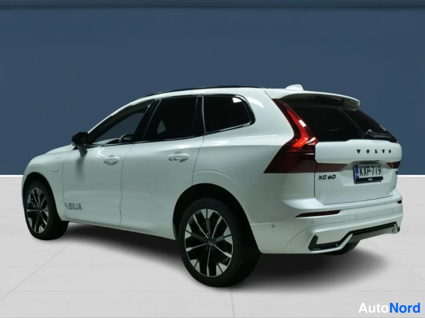 Valkoinen Volvo XC60 2026, takaviisto, kuva 5