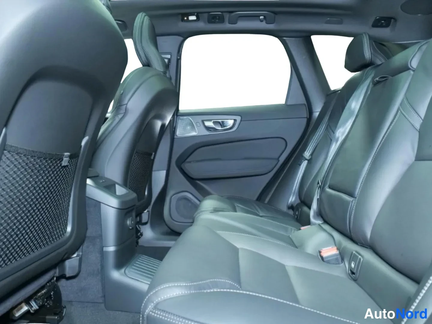 Valkoinen Volvo XC60 2026, yksityiskohta, kuva 8
