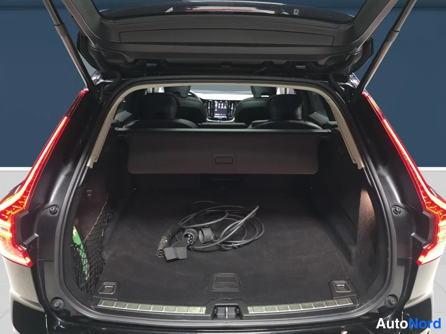 Black Volvo XC60 2023, rear, photo 7