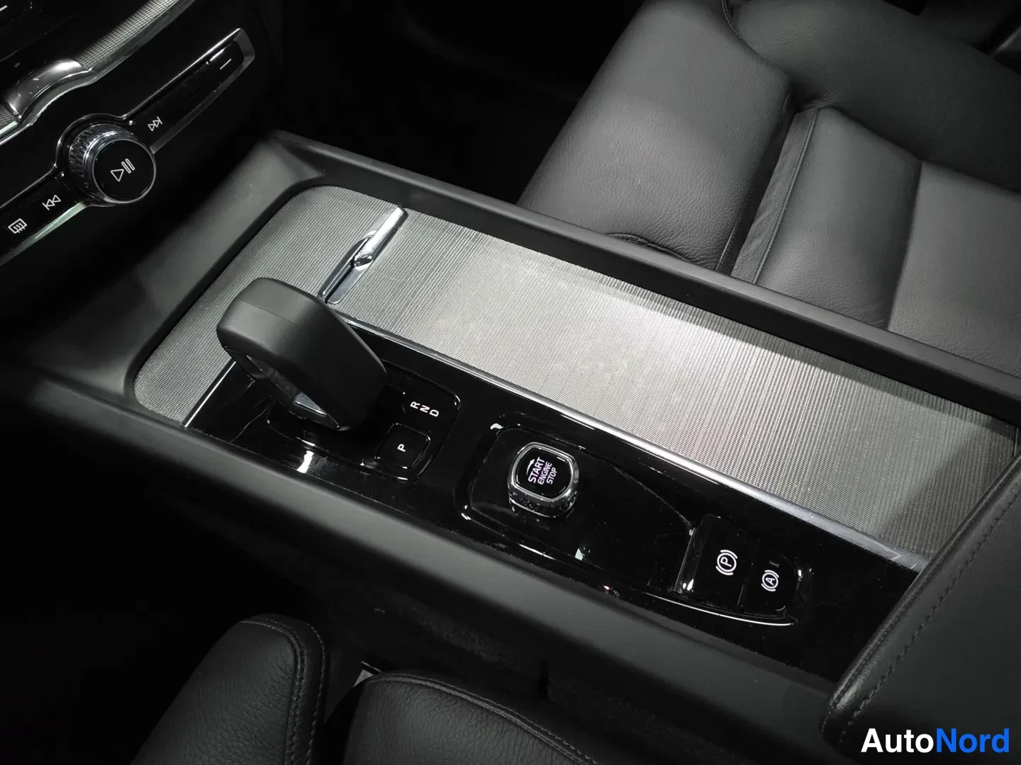 Black Volvo XC60 2023, photo 14