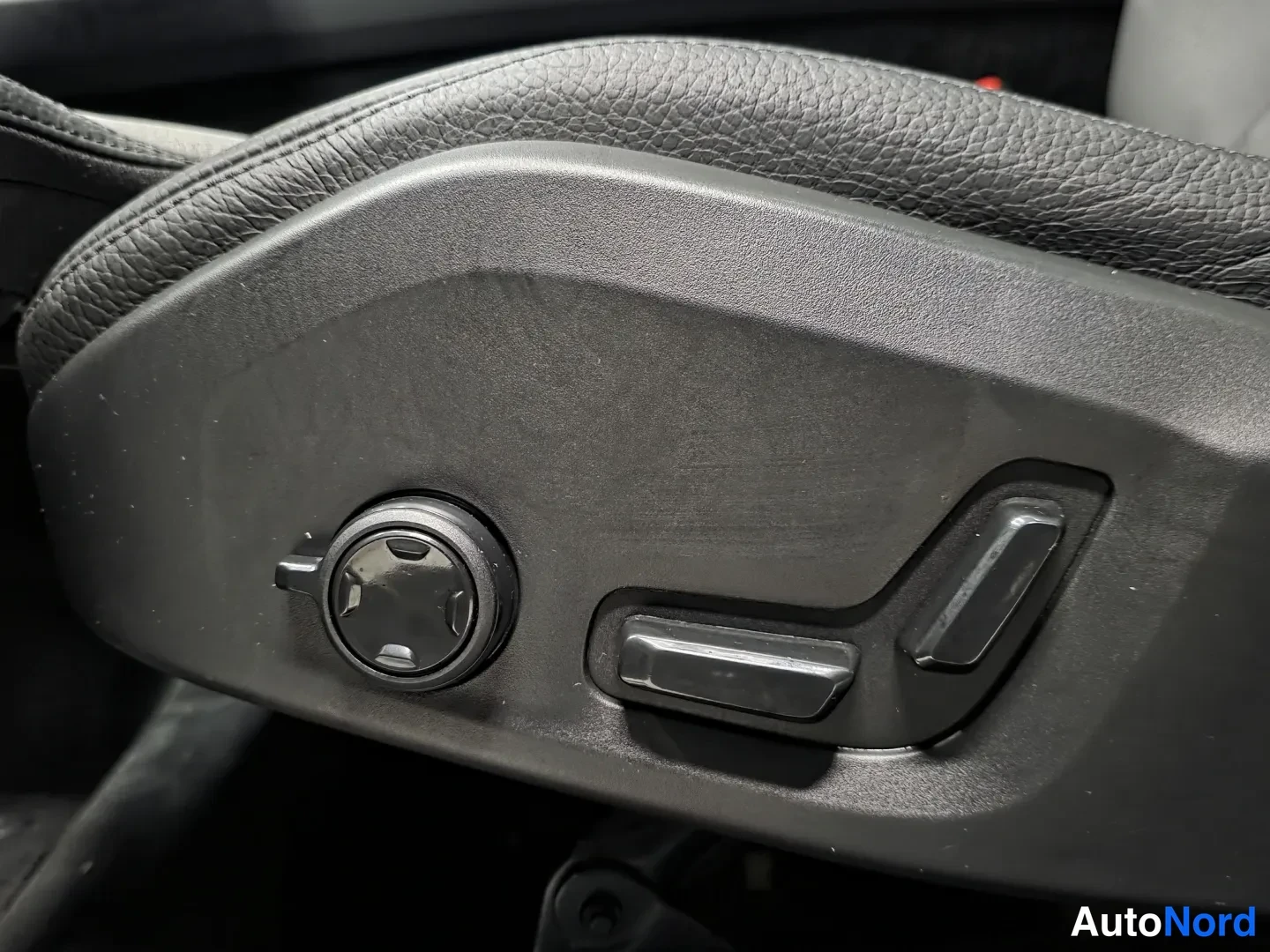 Black Volvo XC60 2023, photo 15