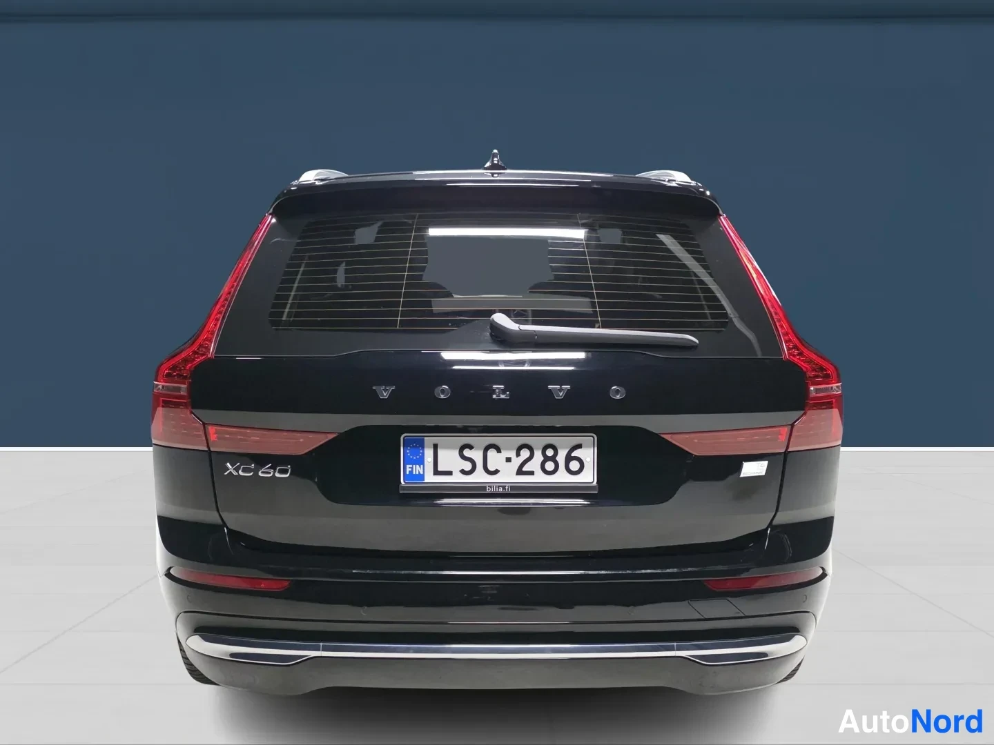 Black Volvo XC60 2023, rear, photo 6