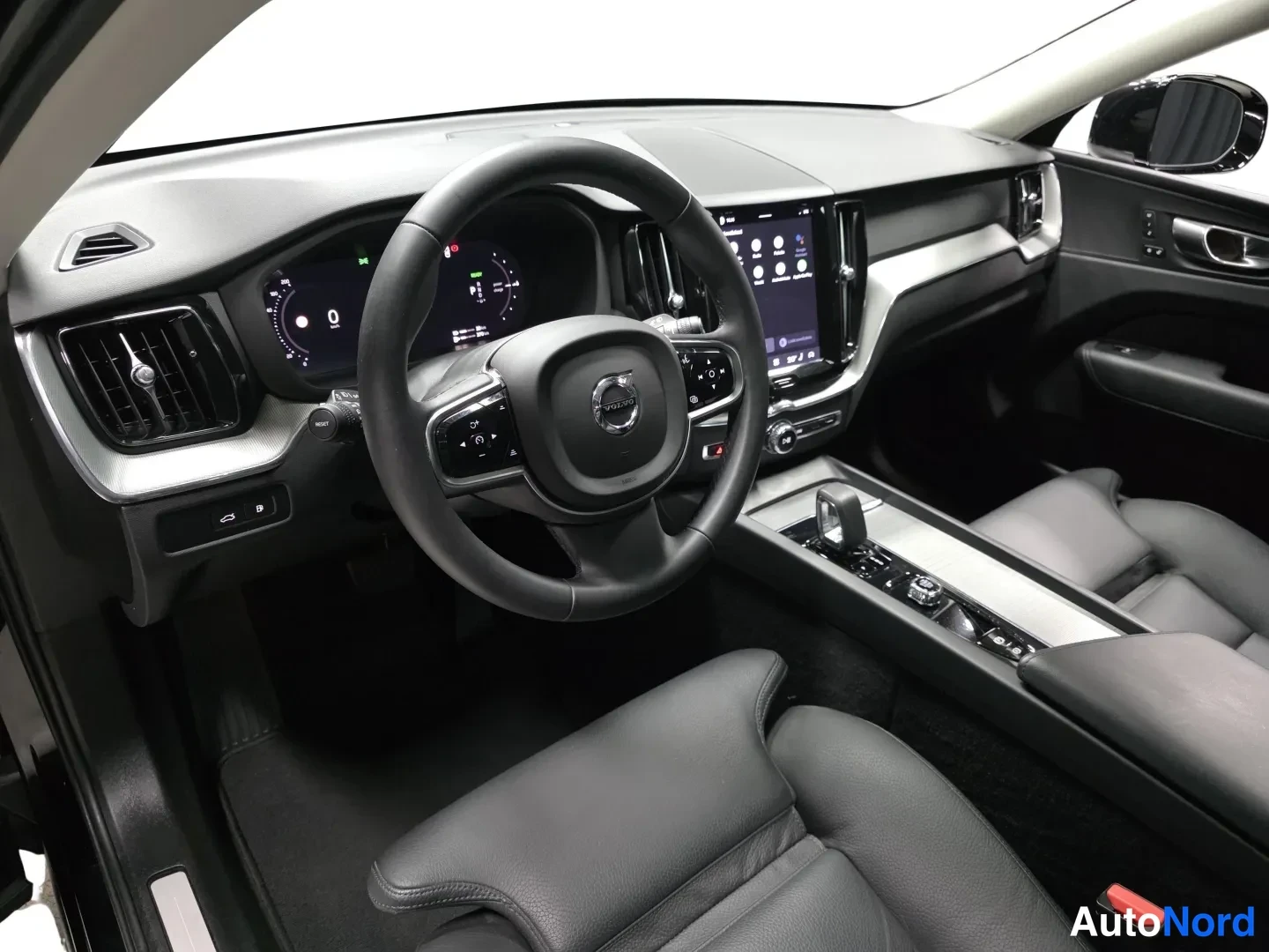 Black Volvo XC60 2023, photo 9