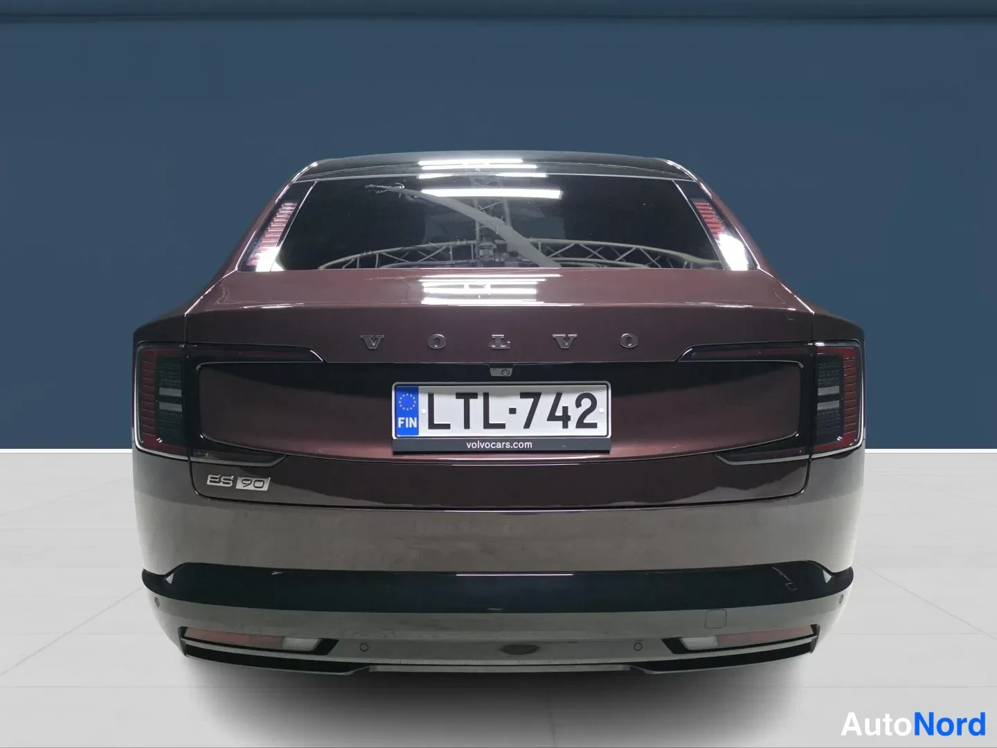 Röd Volvo ES90 2026, bakifrån, bild 7