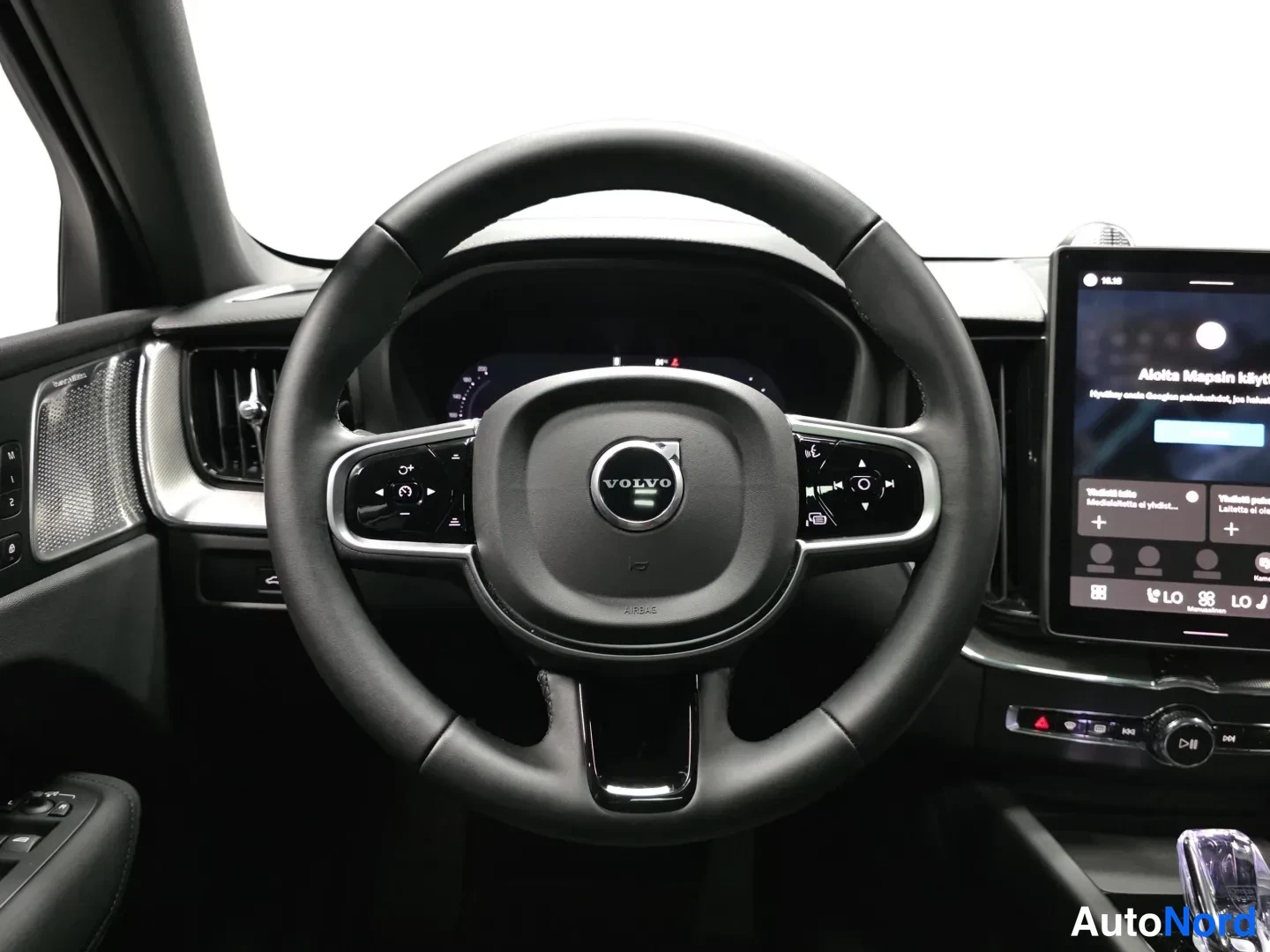 Valkoinen Volvo XC60 2026, kuva 9