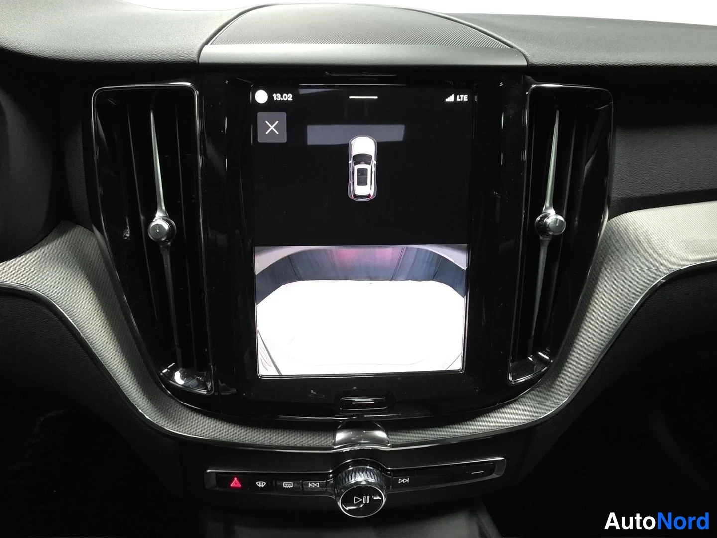 Harmaa Volvo XC60 2024, kuva 17