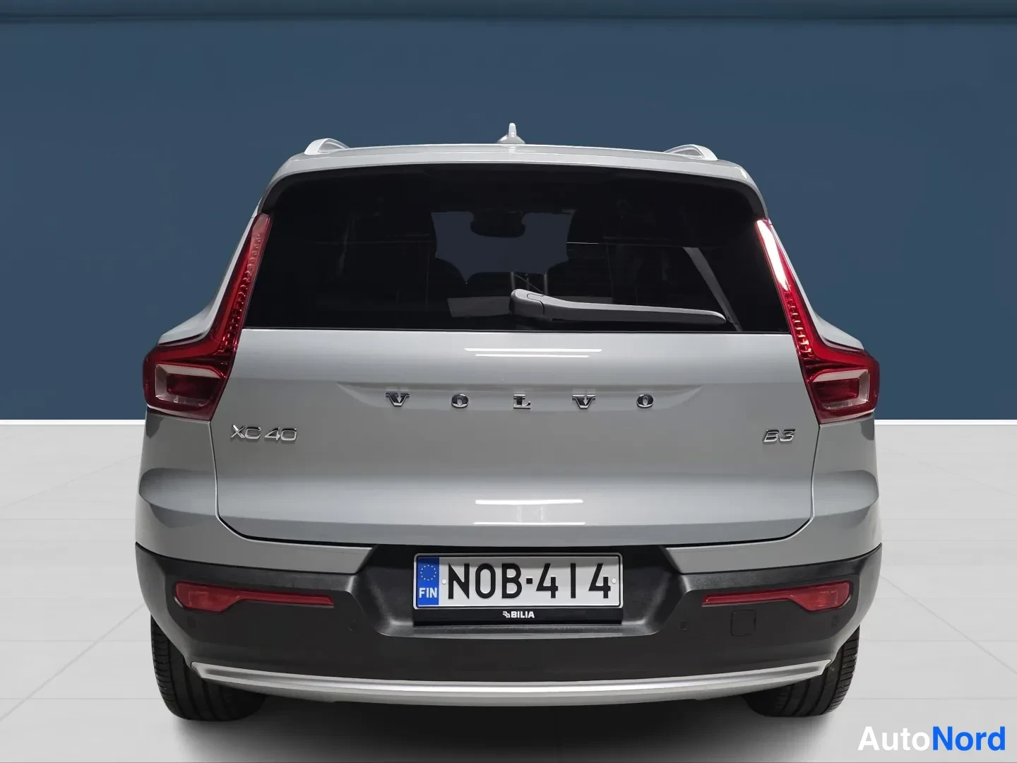 Grey Volvo XC40 2025, rear, photo 6