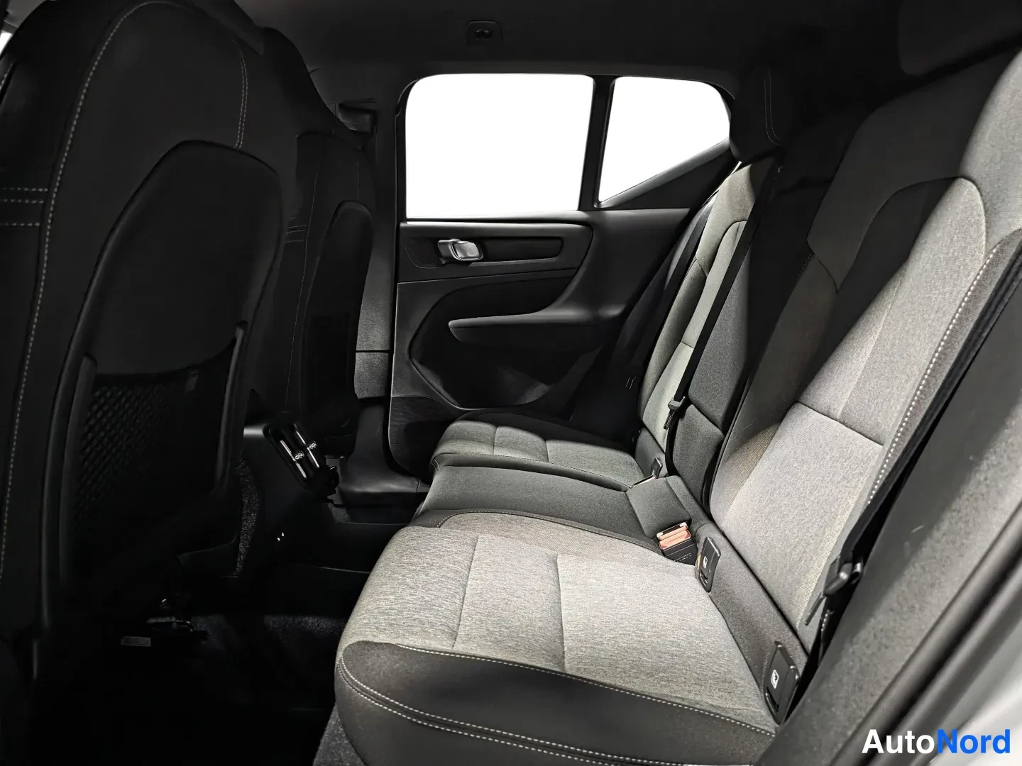 Grey Volvo XC40 2025, photo 11